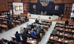 Sidang Paripurna di DPRD Jabar beberapa waktu lalu. Sejumlah fraksi menyorot kinerja BUMD Jawa Barat. Jabar Ekspres/Hendrik Muchlison.