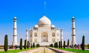 Banjir Sungai Yamuna Membuat Taj Mahal Terancam Tenggelam Banjir Sungai Yamuna Membuat Taj Mahal Terancam Tenggelam