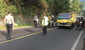 Tragis! Seorang PNS Tergilas Truk Tronton Hingga Meninggal Dunia di Tempat! Tragis! Seorang PNS Tergilas Truk Tronton Hingga Meninggal Dunia di Tempat!