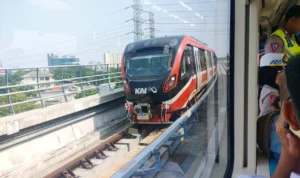 Uji coba operasional terbatas LRT Jabodebek mulai berjalan hari ini Rabu, 12 Juli 2023. Jabar Ekspres/Rubiakto.