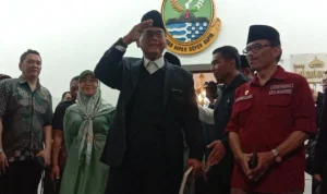 Ist. Pimpinan Ponpes Al-Zaytun, Panji Gumilang saat penuhi pemanggilan Tim Investigasi Jabar. Foto. Sandi Nugraha.