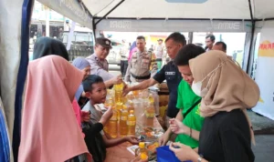 Polres Sumedang adakan Bazar Sembako Murah