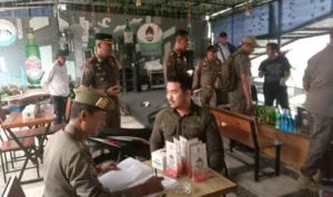 Satpol PP Kota Bogor menyidak Cafe Briels Resto