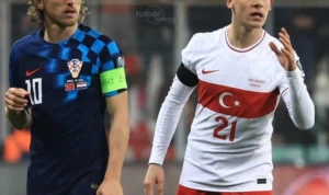 Luka Modric (dongker) berhasil yakinkan Arda Guler (putih) untuk pindah ke Real Madrid