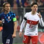 Luka Modric (dongker) berhasil yakinkan Arda Guler (putih) untuk pindah ke Real Madrid