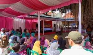 Emak-emak Pedagang Pasar Ujungjaya Sumedang Kecewa Presiden Jokowi Batal Berkunjung, Tapi Bahagia Jalan Mendadak Bagus Emak-emak Pedagang Pasar Ujungjaya Sumedang Kecewa Presiden Jokowi Batal Berkunjung, Tapi Bahagia Jalan Mendadak Bagus