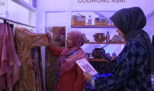 Motif Alami yang Memikat Buat Jenis Batik Ecoprint Makin Diminati
