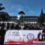 Aksi unjuk rasa sejumlah perwakilan CDOB menuntut pencabutan moratorium pemekaran wilayah