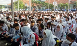Ilustrasi Ribuan Siswa n Masa PPLS di Jabar Senin (17/7). Foto. Sandi Nugraha.