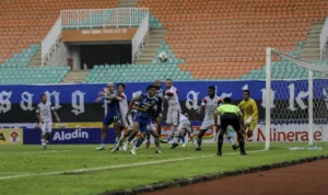 Stadion Pakansari Ganti Rumput, Pemkab Bogor Siap Gelontorkan Rp1,9 M Ilustrasi: Pertandingan Persib Bandung menghadapi Persik Kediri di Stadion Pakansari beberapa waktu lalu. Foto : Sandika Fadilah/Jabarekspres.com