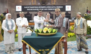 Peringati Hari Jadi ke-654 Kota Cirebon. Ridwan Kamil Beri Bantuan Dana 
