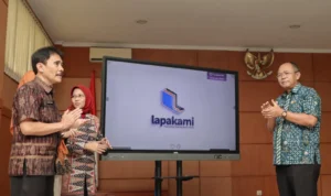 Pemkot Cimahi Resmikan Sistem Layanan Elektronik Terpadu Bernama Lapakami Pmekot Cimahi luncurkan aplikasi sistem layanan elektronik terpadu bernama 'Lapakami'