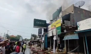 Pasar Losari Kebakaran! Damkar Kabupaten Cirebon Kerahkan 9 Unit Armada untuk Segera Padamkan Api Pasar Losari Kebakaran! Damkar Kabupaten Cirebon Kerahkan 9 Unit Armada untuk Segera Padamkan Api
