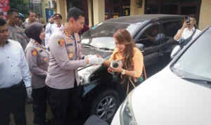 Kapolresta Bogor Serah Terima Pengembalian 2 Unit Mobil Hasil Curanmor Kapolresta Bogor Serah Terima Pengembalian 2 Unit Mobil Hasil Curanmor