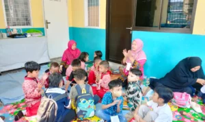 Murid Paud Anggrek RW 10 Mekarjaya Depok Masih Belajar di Lapangan, Ketua RW dan Kabid Paud Dikmas Malah Berseteru!