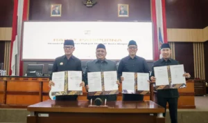 Pimpinan DPRD Kota Bogor Atang Trisnanto bersama Wali Kota Bogor, Bima Arya. (Yudha Prananda / Jabar Ekspres)