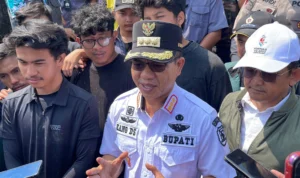 Bupati Bandung Apresiasi Gerakan Bersih-Bersih Sampah Pandawara Group di Sungai Cikeruh Kabupaten Bandung. Foto Agi Jabarekspres