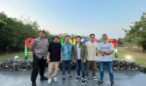 Pengurus BPTAG Sunyaragi saat foto bersama dengan Noah Band.