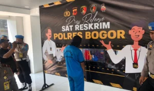 Polisi Bebeberkan Motif Pengurusakan Mobil di Area Stadion Pakansari