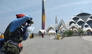 Berkenalan dengan Fotografer Masjid Al Jabbar, Sering Tekor ditinggal Pengunjung Berkenalan dengan Fotografer Masjid Al Jabbar, Sering Tekor ditinggal Pengunjung