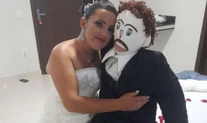 Seorang wanita Brasil mengaku menikah dengan sebuah boneka kain