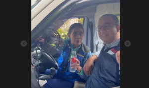 Tren Nyentrik Pejabat: Susi Sopiri Anies, Gayanya Pakai Mobil Pick-up Sambil Merokok
