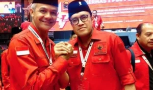 Besok, Ganjar Pranowo Akan Safari Politik ke Kabupaten Bogor KOMPAK: Ganjar Pranowo foto bersama Ketua DPD PDI Perjuangan Jawa Barat Ono Surono.