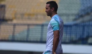 Striker Persib Bandung, Ezra Walian