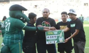 Aksi Bonek Sindiran Pedas Untuk PSSI