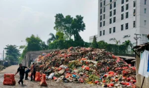 Awas! Buang Sampah Sembarangan di Kota Depok Bakal di OTT Awas! Buang Sampah Sembarangan di Kota Depok Bakal di OTT