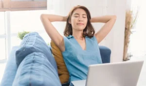 Gaya Hidup 'Slow Living' Lagi Viral, Ini Manfaatnya Buat Kesehatan Mental