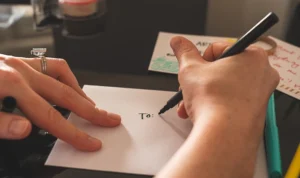 Ilustrasi Contoh Kesan Pesan MPLS 2023 untuk Kakak OSIS paling unik dan kreatif/ Pexels/ Castorly Stock