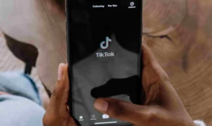 Aplikasi TikTok/Foto: Pexels (cottonbro studio)