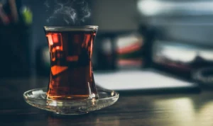 Cek Fakta Bahaya Minum Es Teh Setelah Makan Bakso! Cek Fakta Bahaya Minum Es Teh Setelah Makan Bakso!