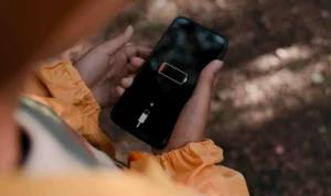 Ilustrasi Baterai HP Hampir Habis/Foto: Pexels (Ron Lach})