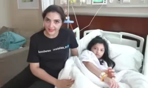 kecelakaan arsy hermansyah jatuh dari ketinggian 2m saat bermain di taman permainan anak