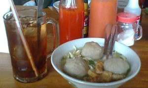 Minum Es Teh Setelah Makan Bakso Bikin Anemia?
