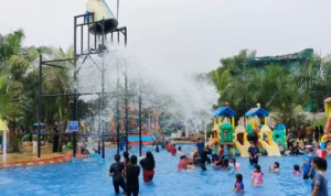 Putri Duyung Waterboom Depok Manjakan 2.000 Anak Yatim di Bulan Muharam