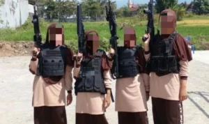 Viral! Foto Santriwati Pegang Airsoft Gun, Begini Tanggapan Polda Jatim