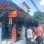 Suasana keramaian di warung Laksa Pak Indrus, kuliner legendaris Sukabumi, Jawa Barat. Jabar Ekspres/Riki Achmad.