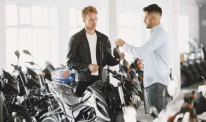 Mau Beli Motor Bekas? Baca Dulu Tipsnya di Sini Ya!