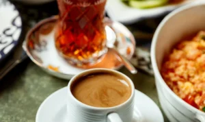 Mitos Teh Lebih Tinggi Kafeinnya Ketimbang Kopi, Benarkah?