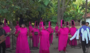 Viral di Medsos Girlband Mother Bank, Lagu-Lagunya Unik Banget Loh!