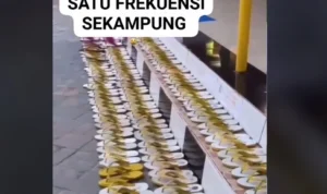 Jamaah Masjid Merapikan Sandal Berdasarkan Warna dan Merek Viral di TikTok, Tertarik Mengikutinya?