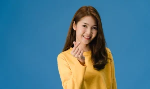 5 Ciri Seseorang Mudah Disukai dan Dicintai Banyak Orang, Kamu Salah Satunya? 5 ciri seseorang di sukai banyak orang