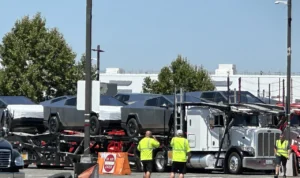 Penampakan Tesla Cybertruck Sudah Terlihat Dijalan!