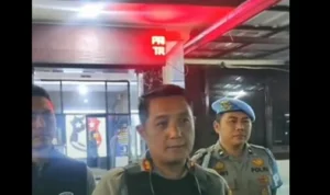 Kapolres Cimahi AKBP Aldi Sabarno saat memberikan keterangan tentang kasus penusukan di depan wartawan, pada Rabu (9/8).