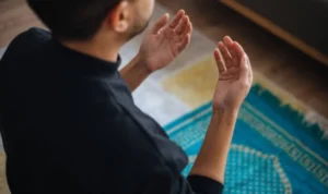 Ilustrasi membaca doa sesudah sholat dhuha untuk mendapatkan banyak keutamaannya. (Pixabay)