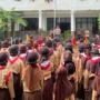 Upacara dalam memperingati hari pramuka ke 62 tahun 2023, kamu juga bisa memasang Twibbon untuk memeriahkannya.