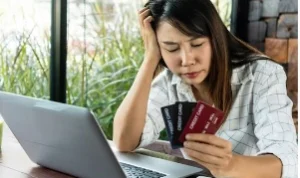 Ilustrasi terjerat utang riba yang memusingkan, simak kiat agar terhindar dari riba. (freepik)